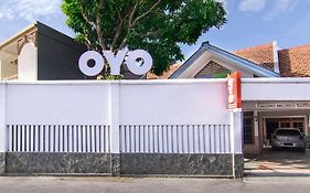 Super Oyo 890 Dewi Fortuna Guest House